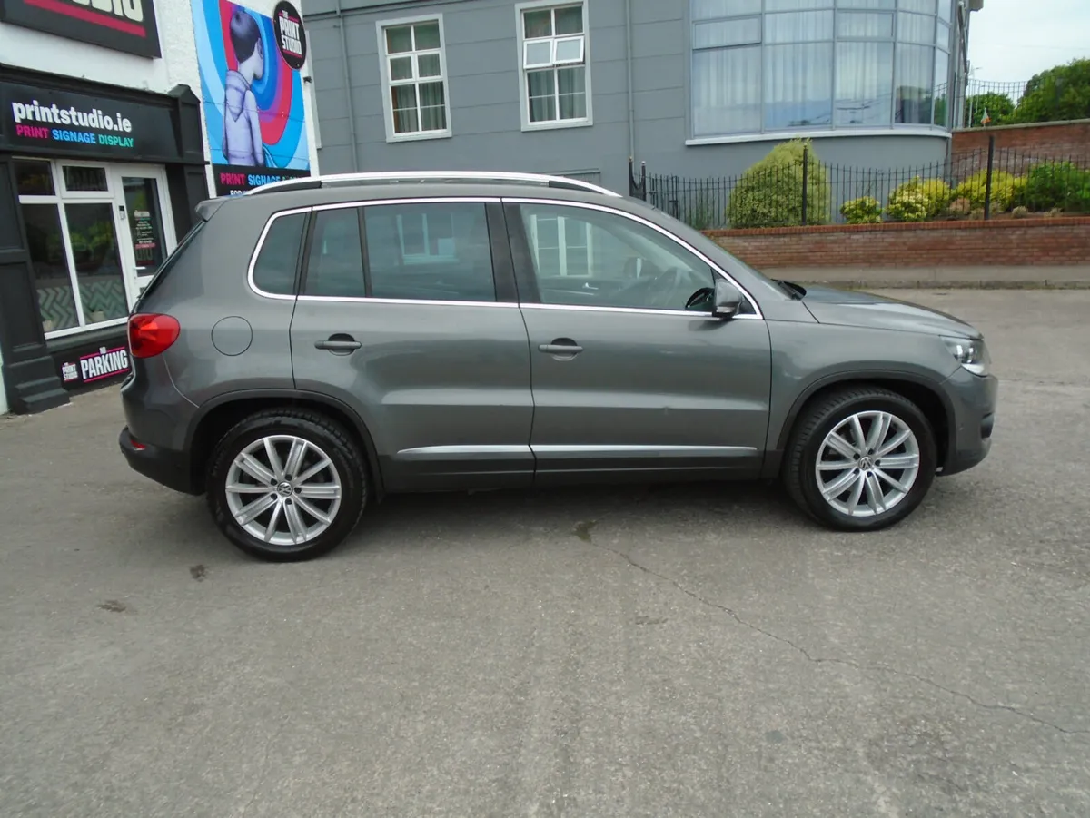 Volkswagen Tiguan 2015 - Image 2