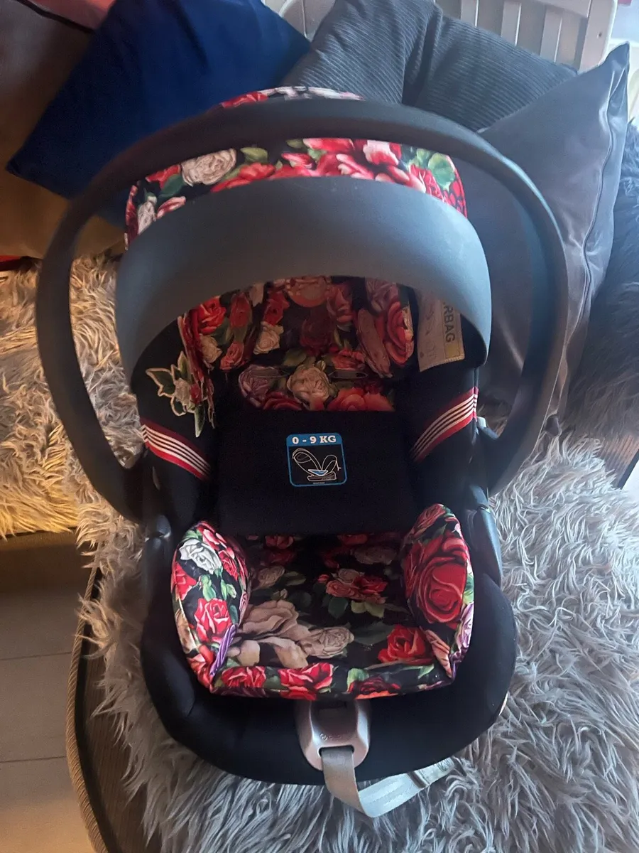 Cybex cloud z baby car seat and base - Image 1
