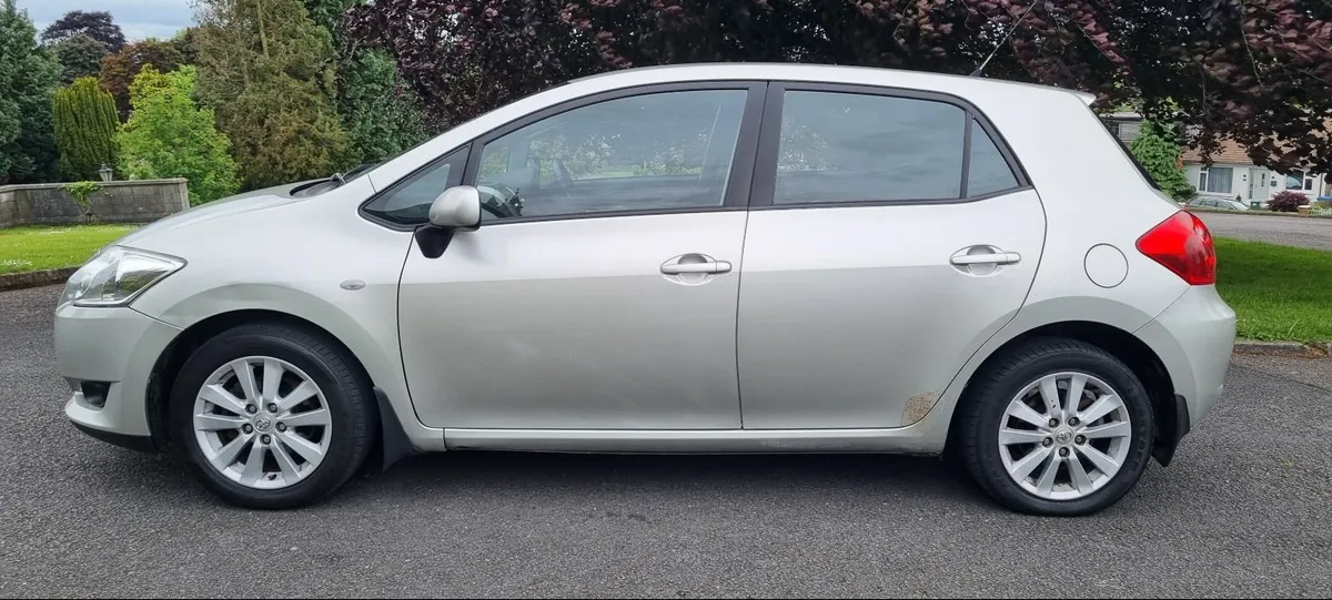 Toyota Auris 2008 - Image 2