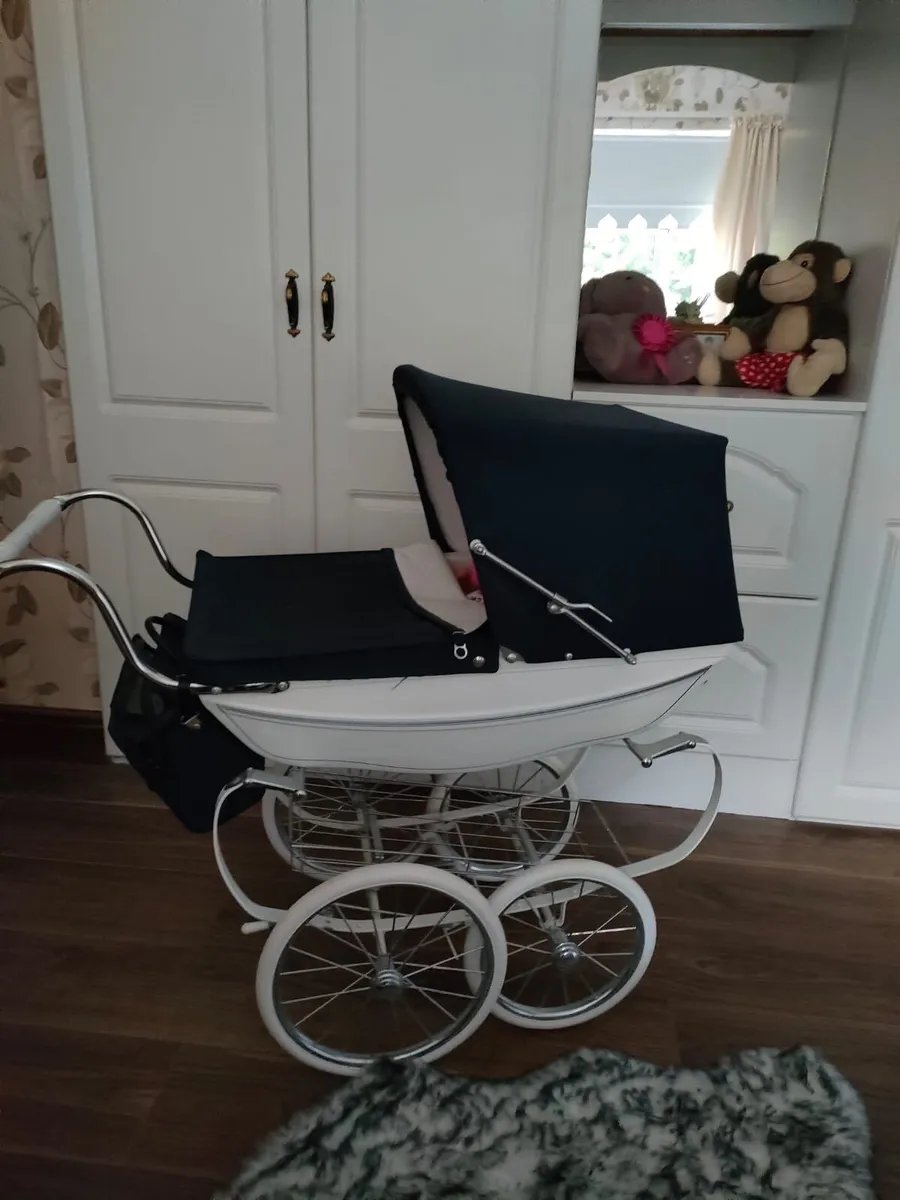 Silvercross dolls pram - Image 1