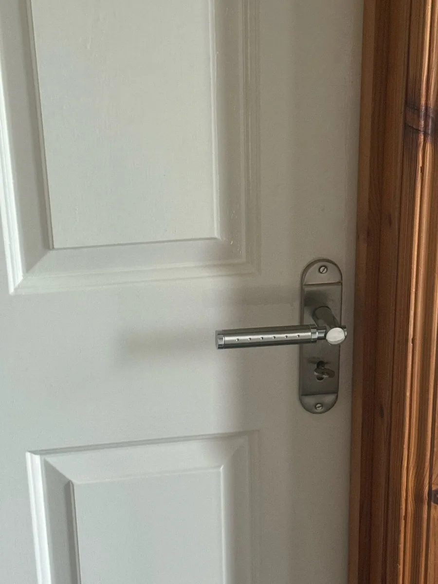 5 Gloss White Panel Doors with Locks, Handles. - Image 2