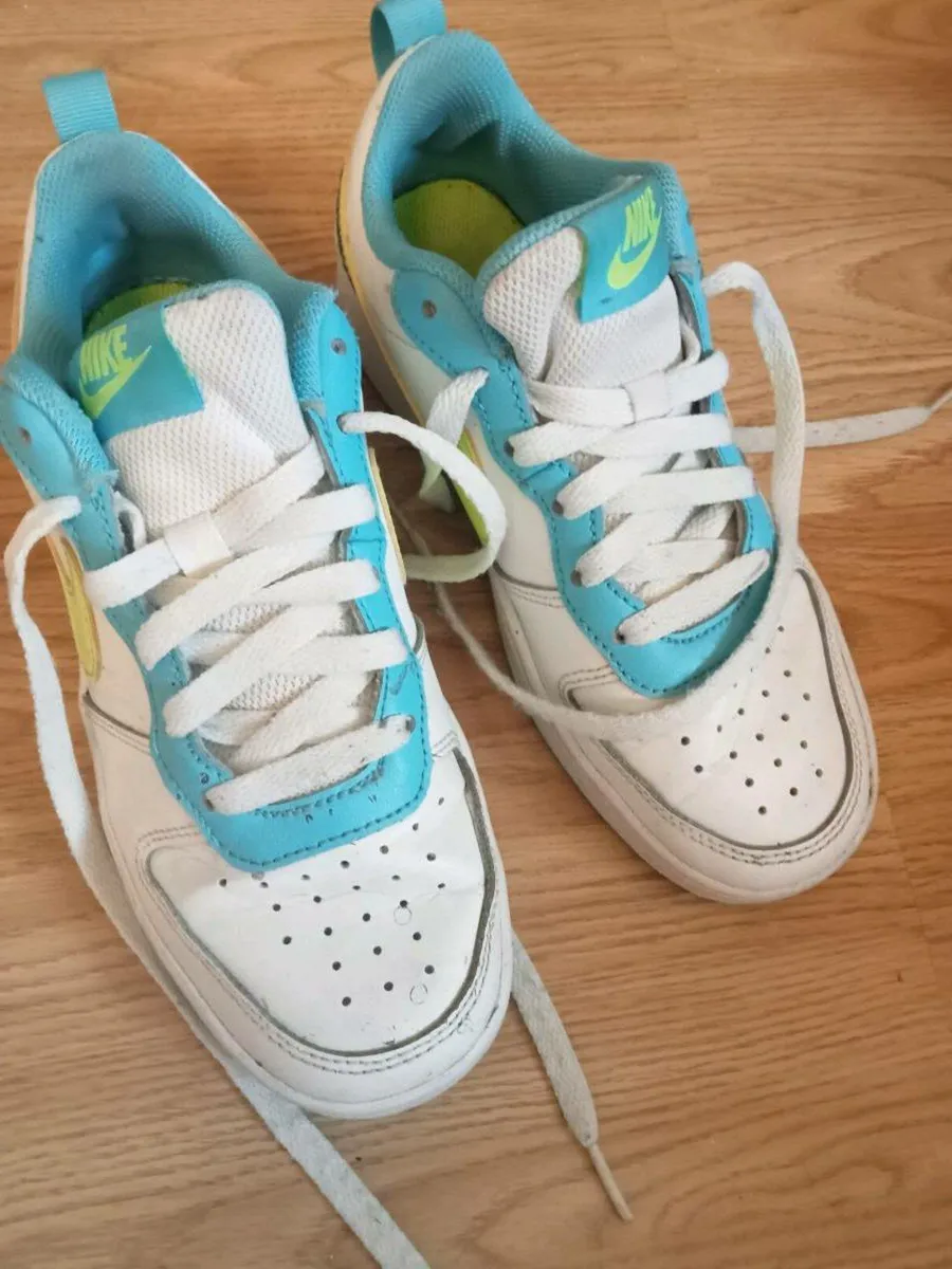 Boys trainers Nike size 4 - Image 1
