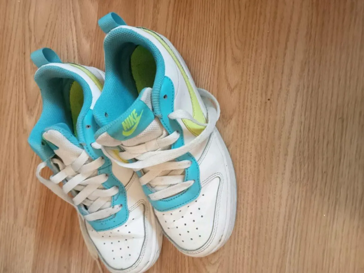 Boys trainers Nike size 4 - Image 2