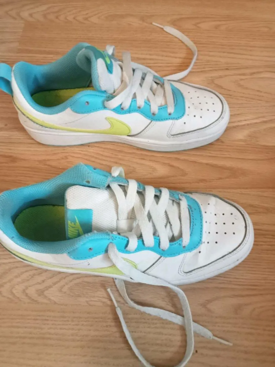 Boys trainers Nike size 4 - Image 3