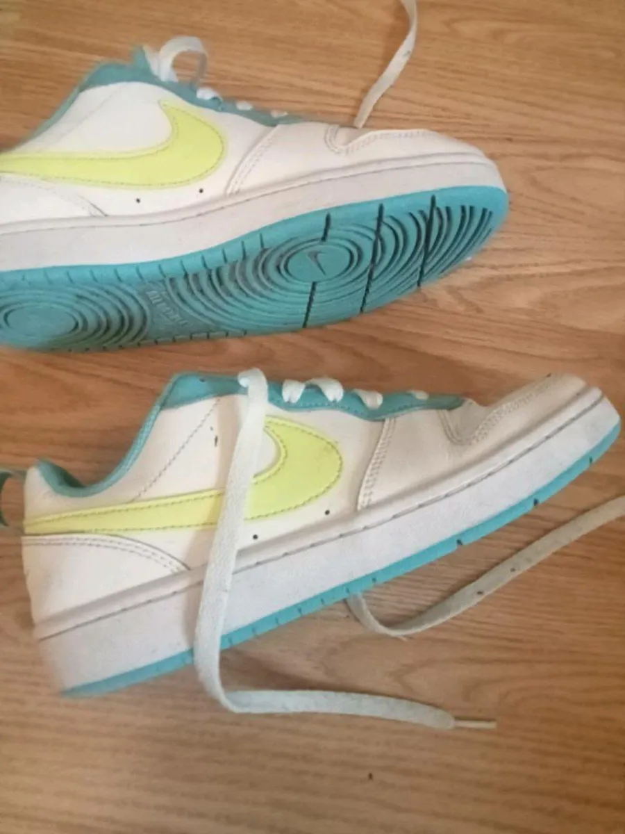 Boys trainers Nike size 4 - Image 4