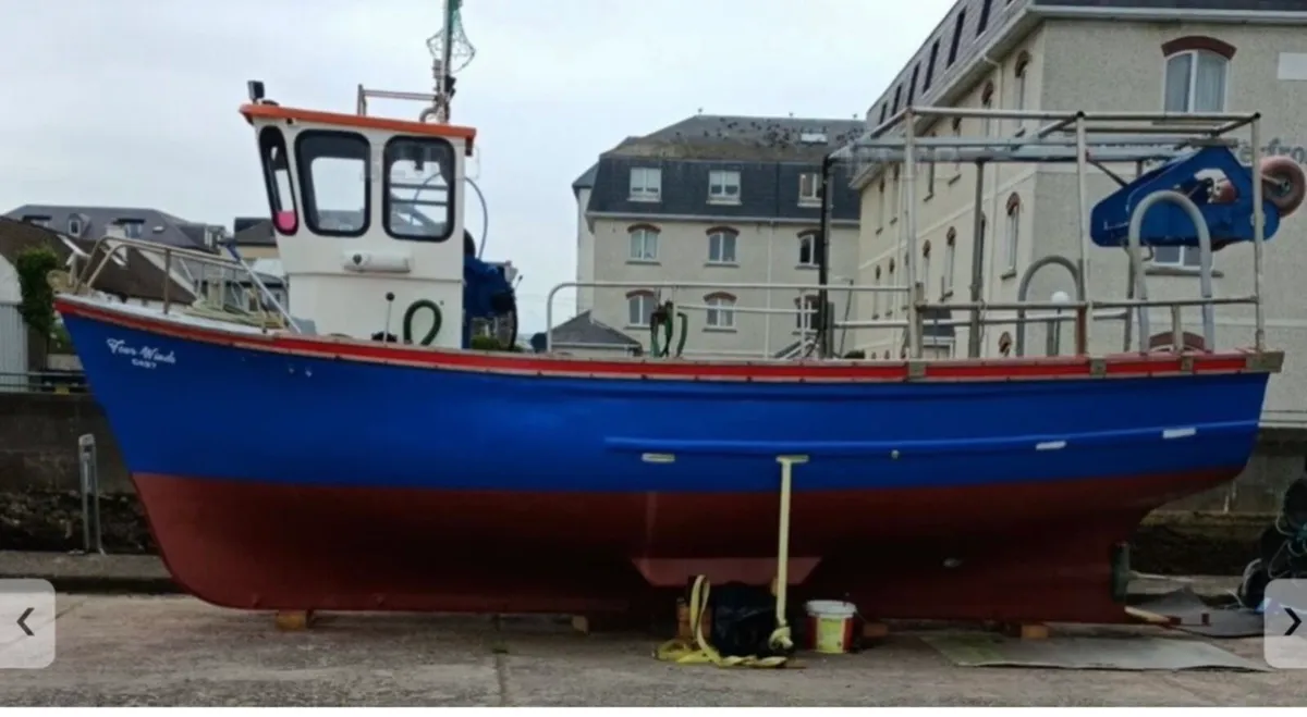 Commercial fishing boat - Image 2