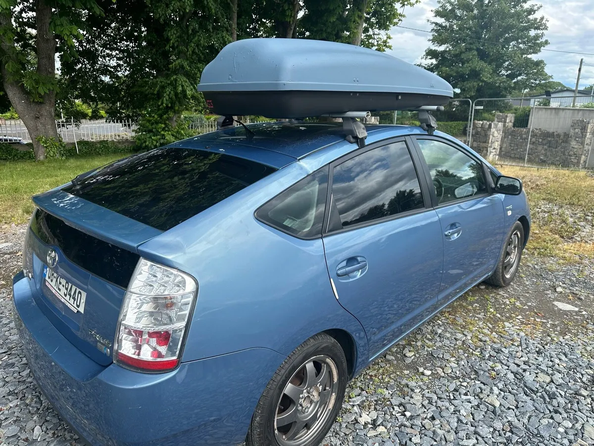 Toyota prius - Image 2