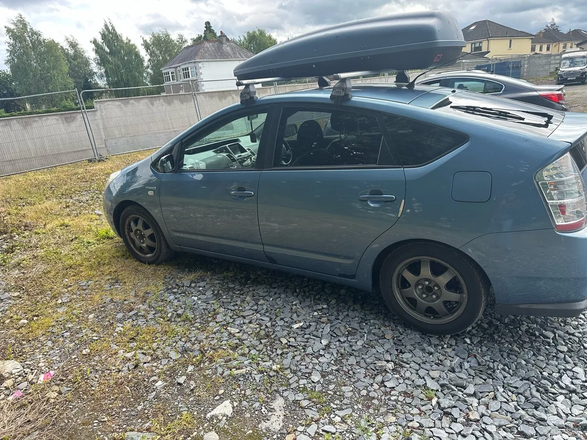 Toyota prius - Image 3