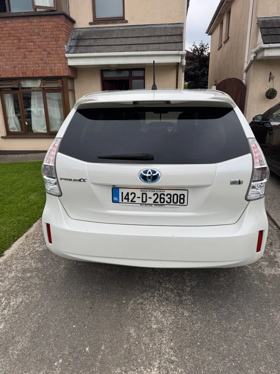 Toyota Prius hybrid 7seater 2014 - Image 4
