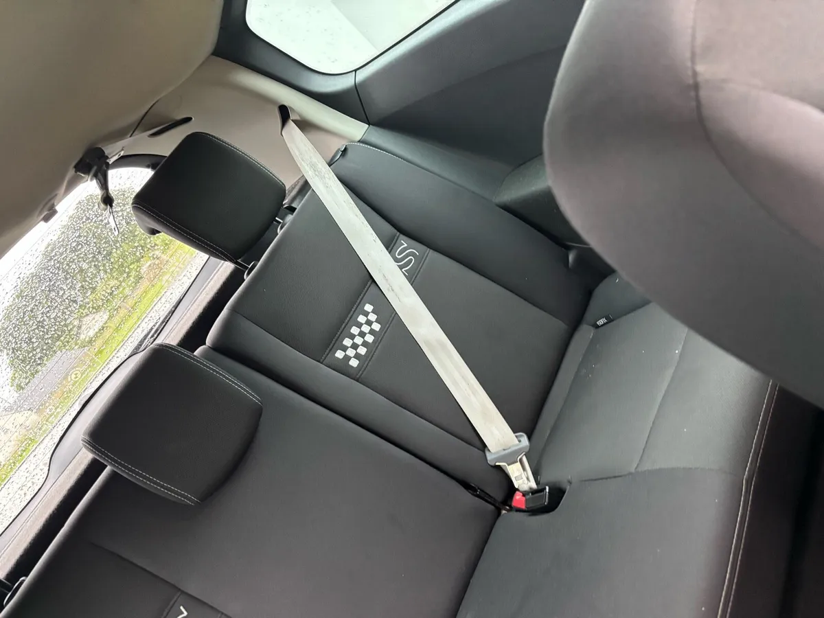 Car - Image 2