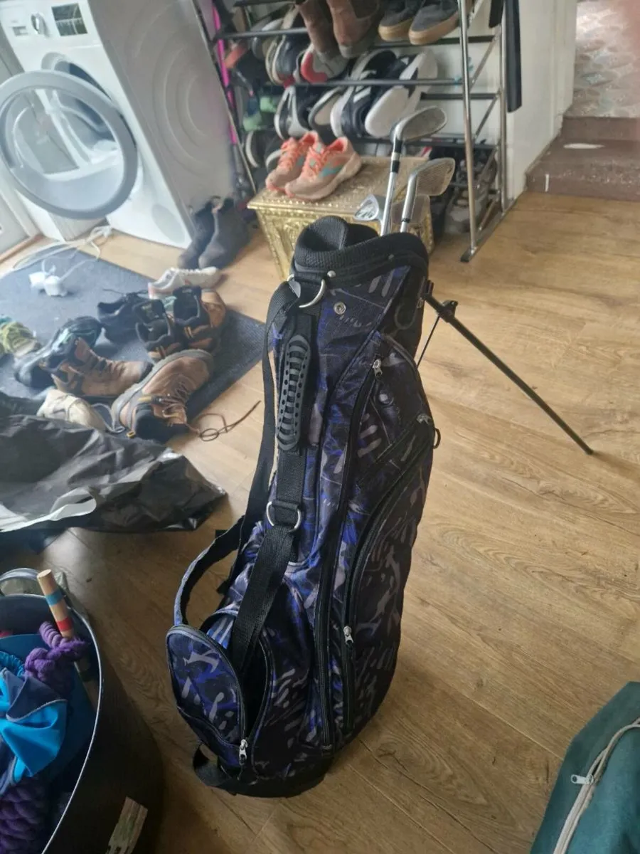 Golfbag and clubs - Image 1
