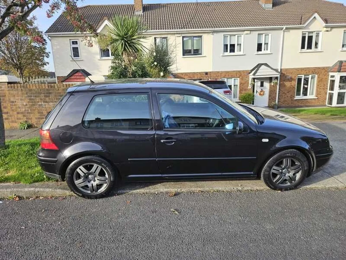 2001 Volkswagen Golf - Image 2