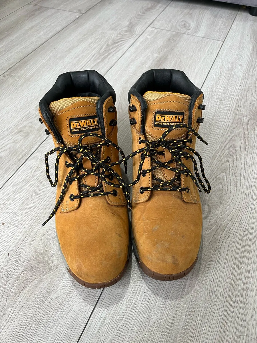 Work boots - Image 1