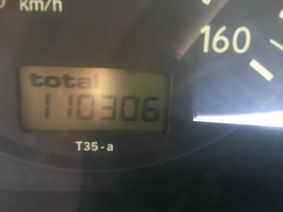 Toyota Avensis 2000 - Image 2