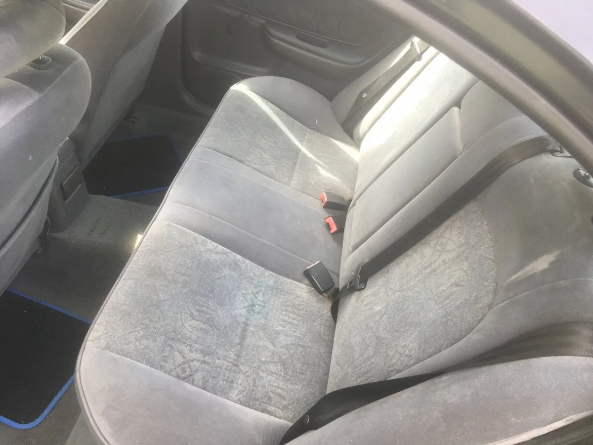 Toyota Avensis 2000 - Image 4