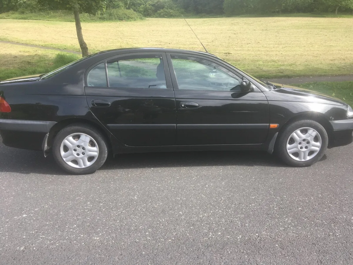 Toyota Avensis 2000 - Image 1