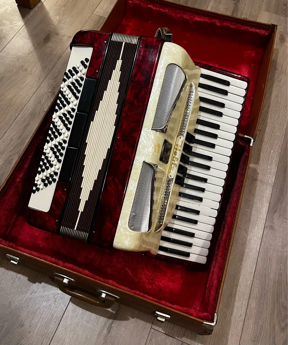 Noble 120 Bass Piano Accordion - Image 3