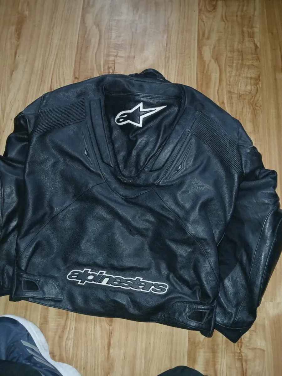 Alpinestars leather jacket. - Image 2