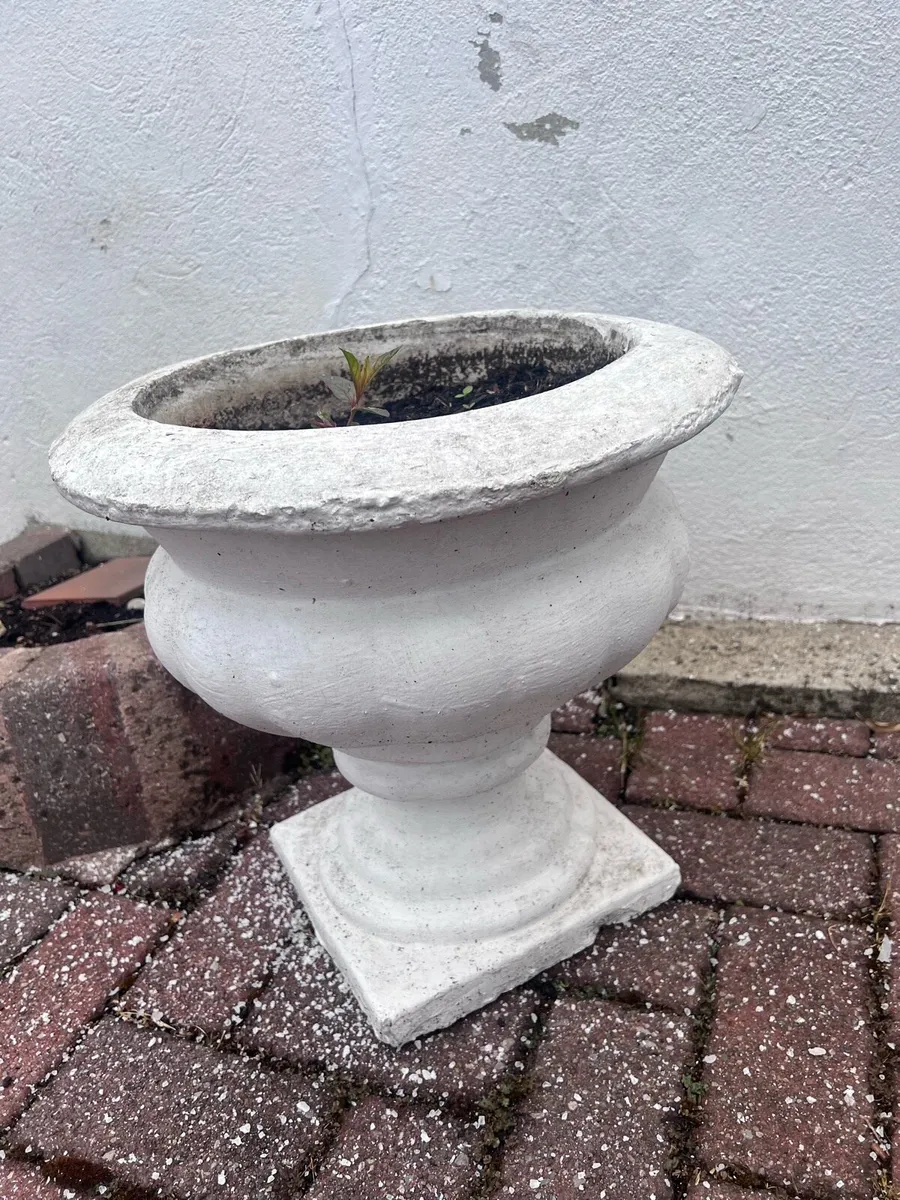 Stone flower pots - Image 1