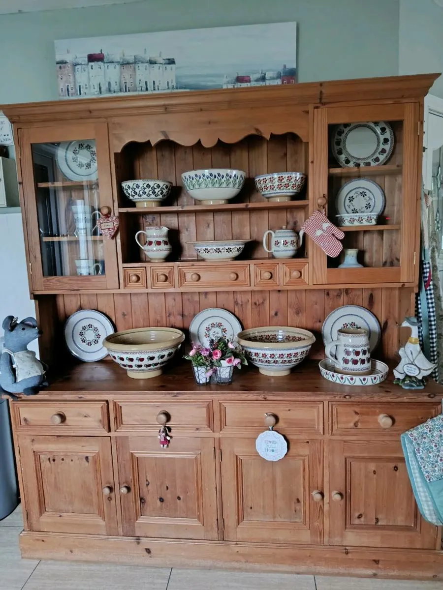Solid kitchen dresser delivery arranged - Image 3
