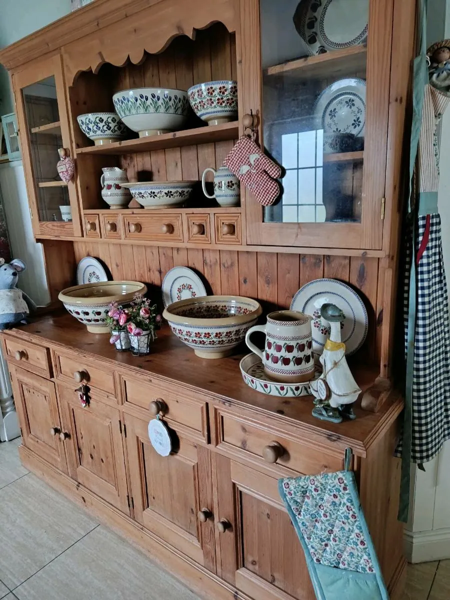 Solid kitchen dresser delivery arranged - Image 4