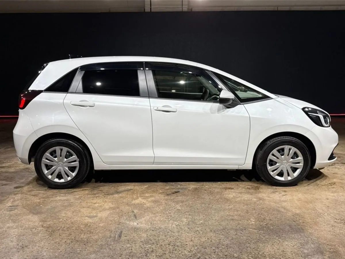 Honda Fit 1.5 Hybrid Automatic - Image 4