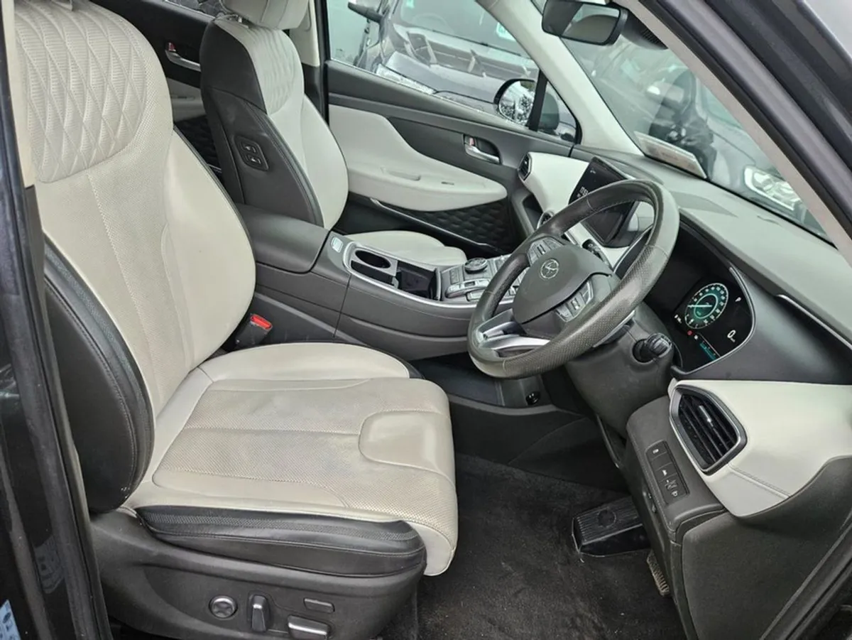 Hyundai Santa Fe 4WD Executive Plus 5DR Auto - Image 4
