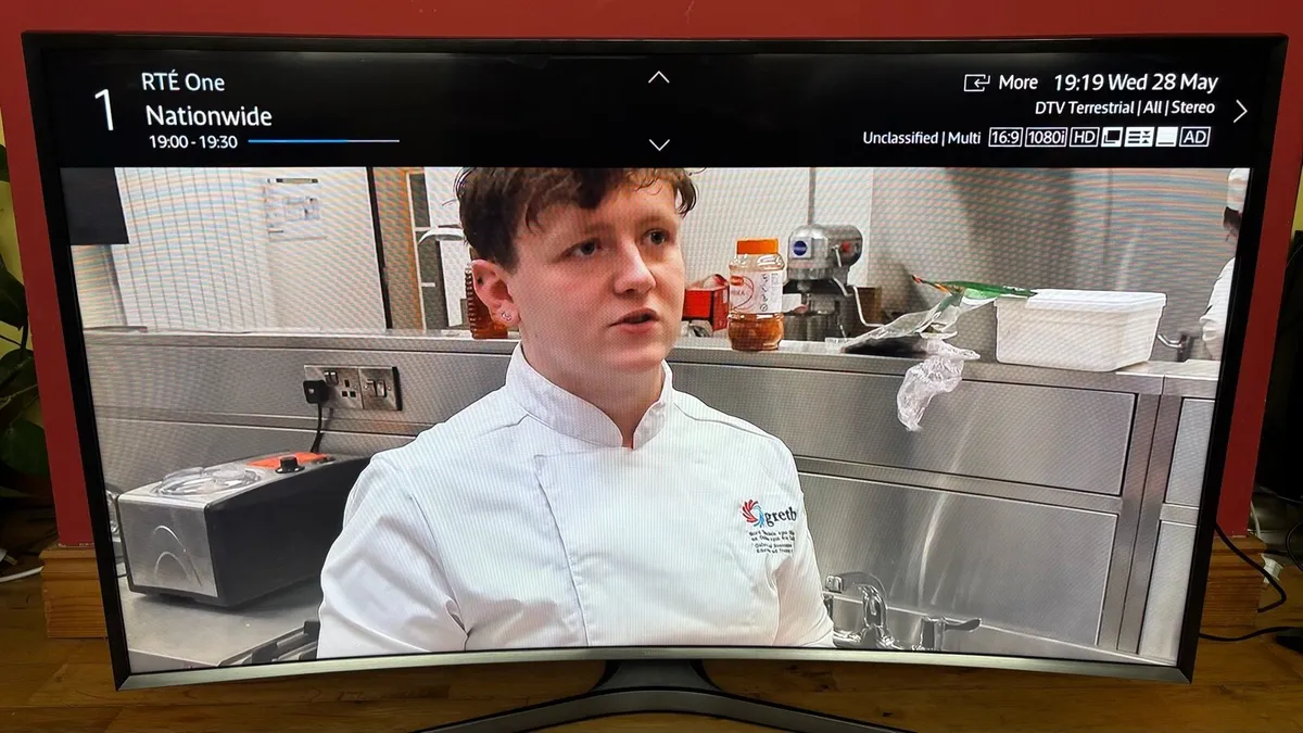 48” Samsung curved Smart TV - Image 3