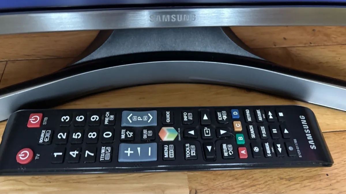 48” Samsung curved Smart TV - Image 4