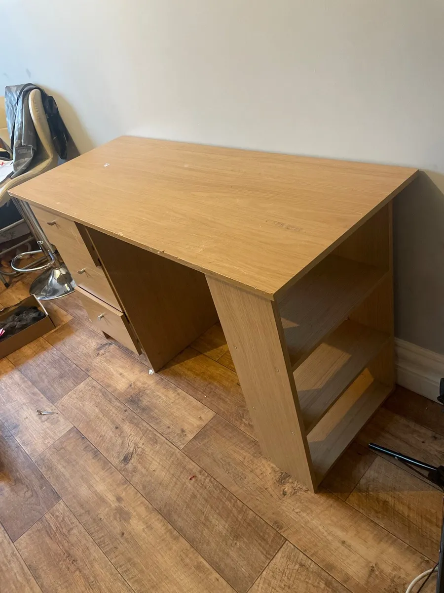 Study desk - Image 3