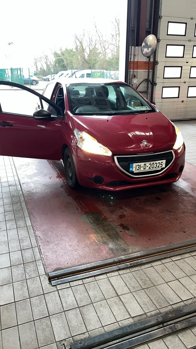 Peugeot 208 - Image 1