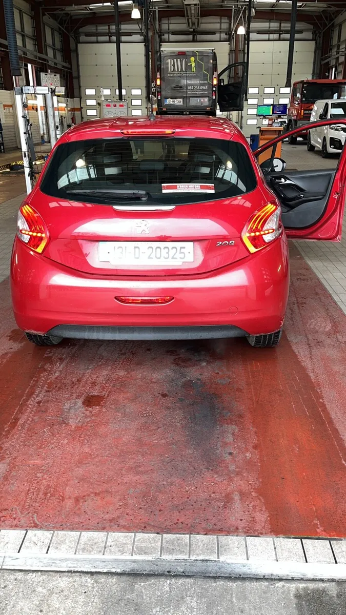 Peugeot 208 - Image 4