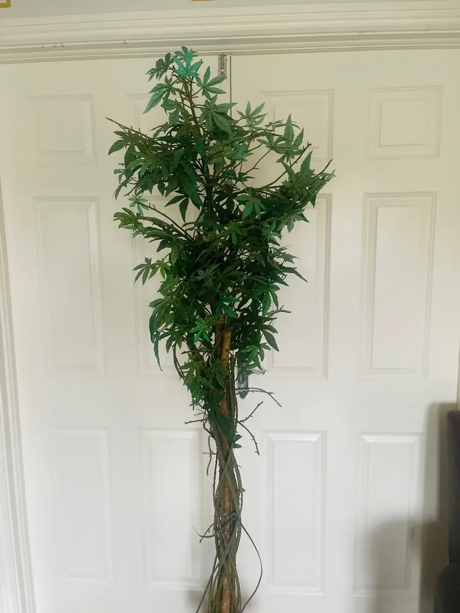 Artificial tree - Image 1