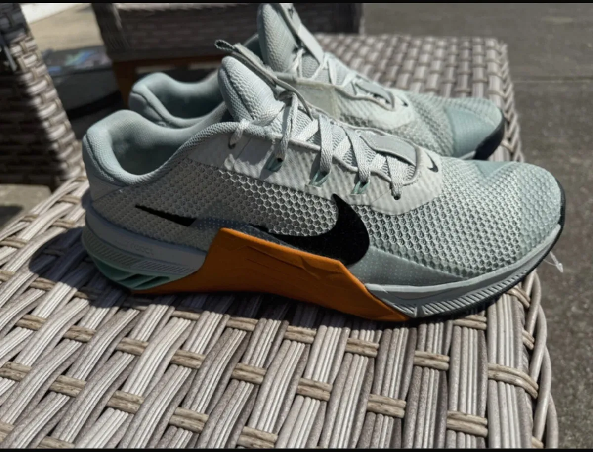 Nike met con 7 indoor trainers uk size 11 - Image 1