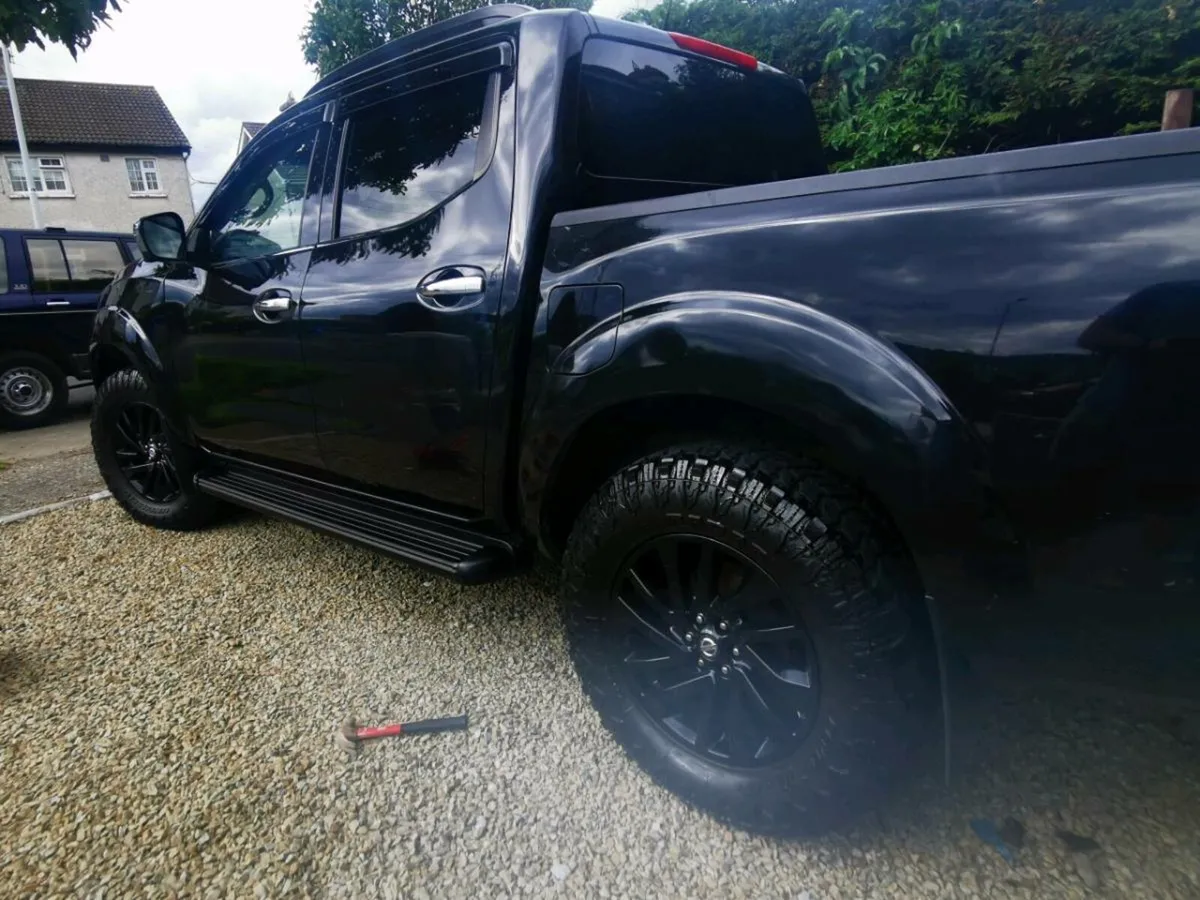 Nissan Navara tekna - Image 4