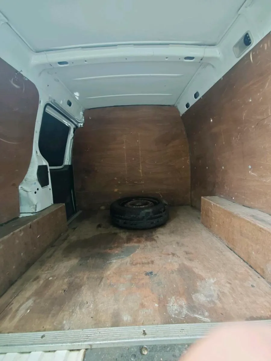 Van - Image 4