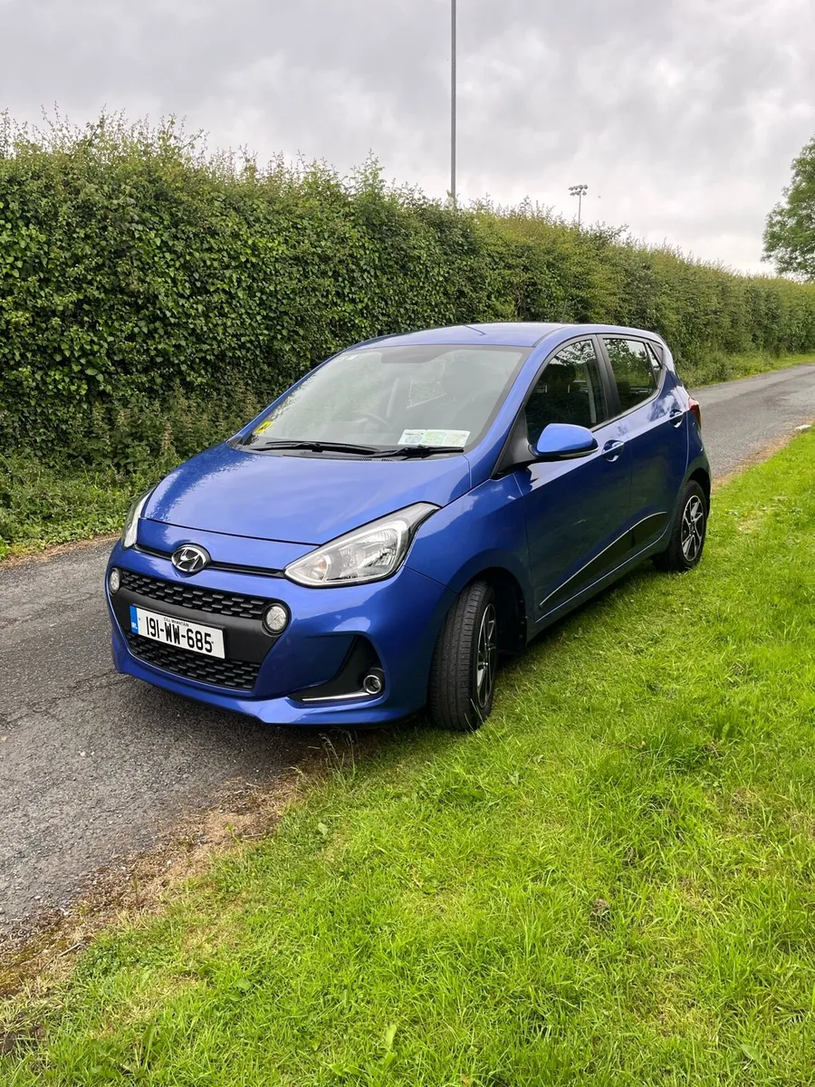 Hyundai i10 Deluxe 2019 - Image 2