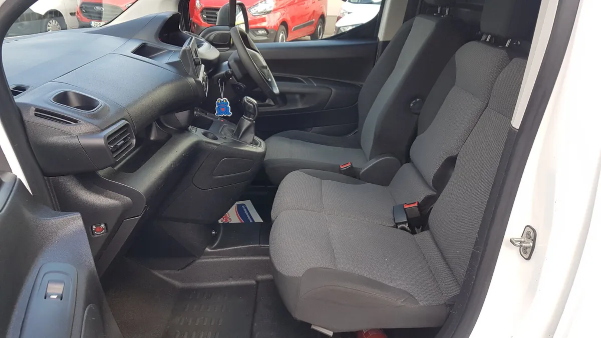 Peugeot Partner LWB 192D LOW KM VAT INVOICE - Image 4