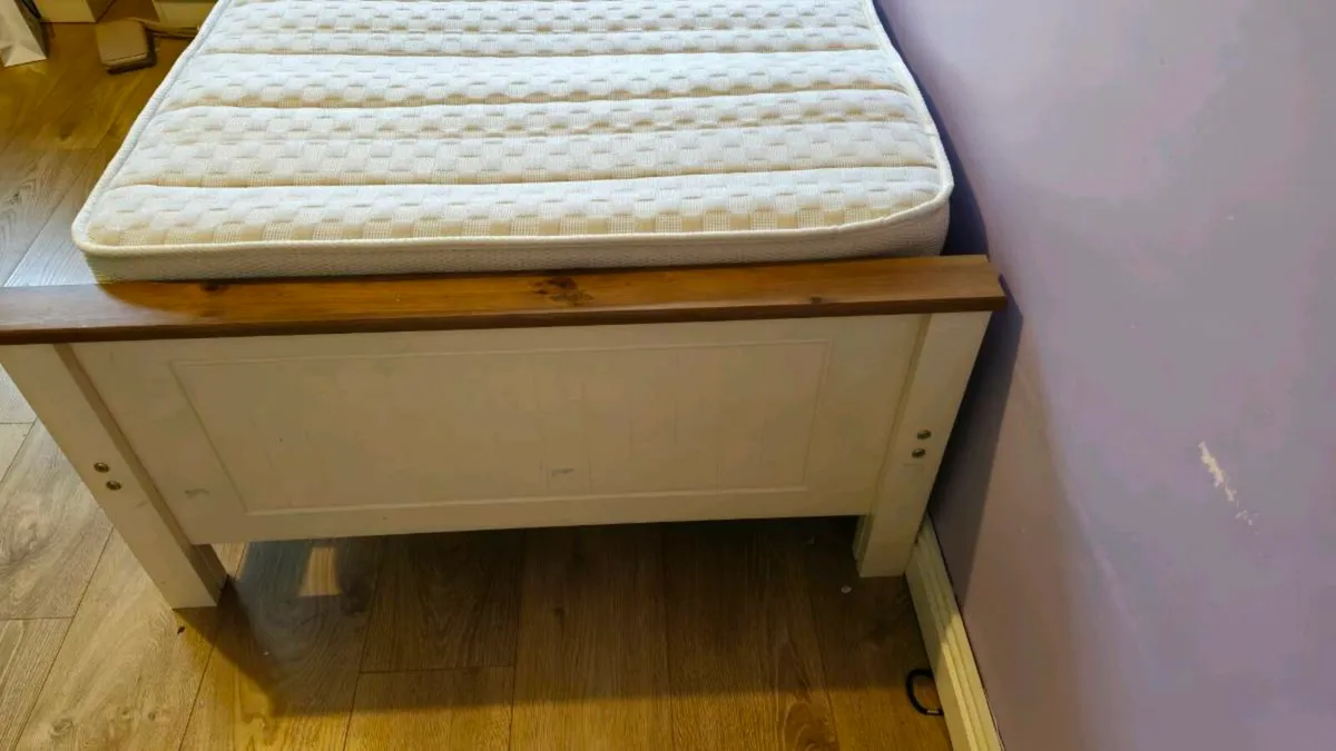Bed - Image 1