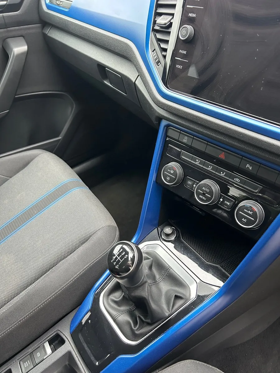 Volkswagen t-roc - Image 2