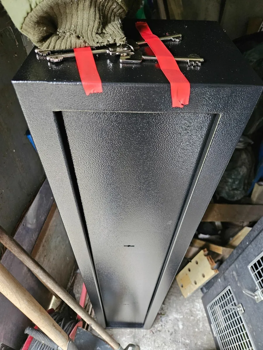 Gun cabinet - Image 1