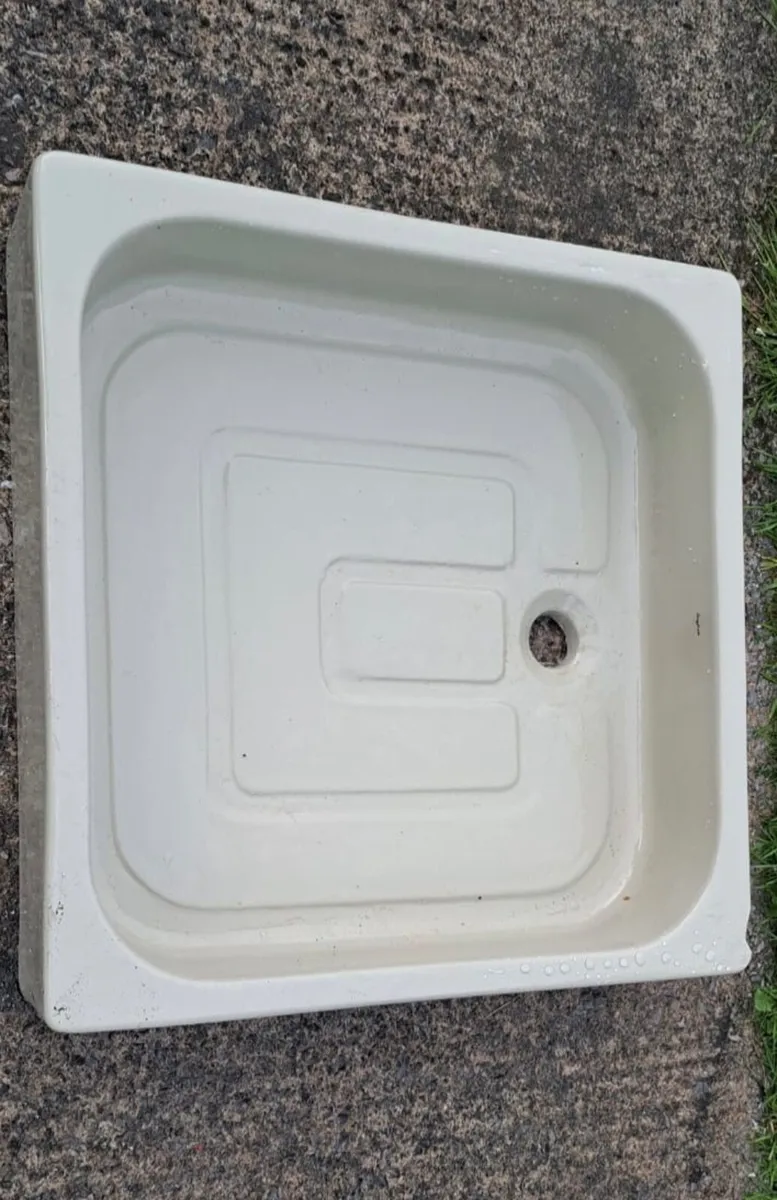 Ceramic Shower tray and doors - Image 1