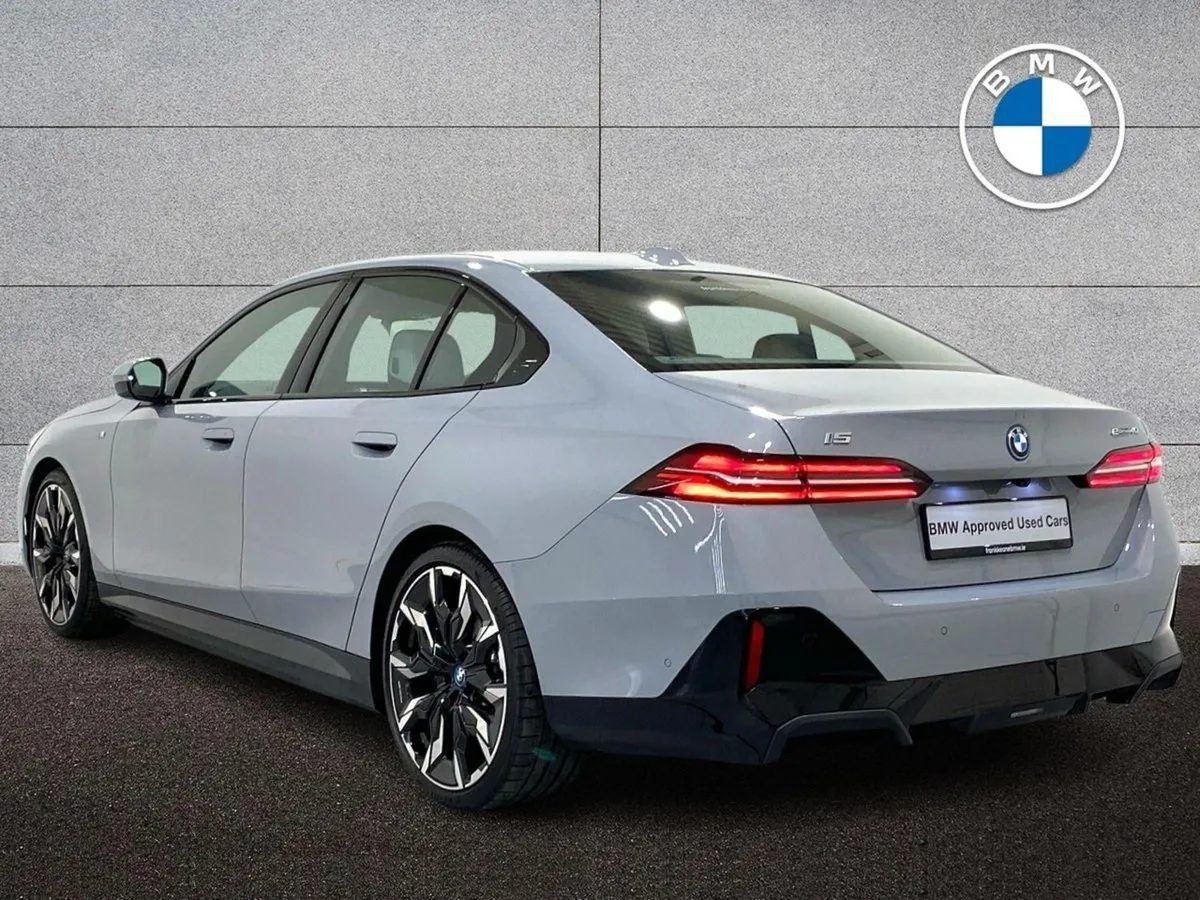 BMW i5 Edrive40 M Sport Saloon - Image 3