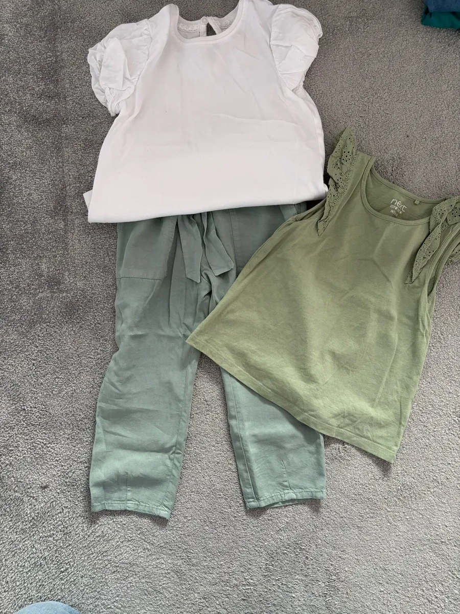 Girls top and pants bundle - Image 1