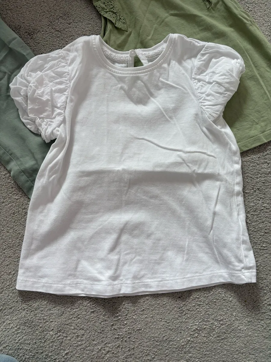Girls top and pants bundle - Image 2