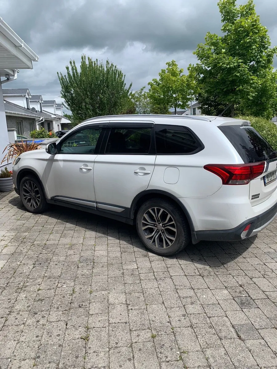 Mitsubishi Outlander - Image 1