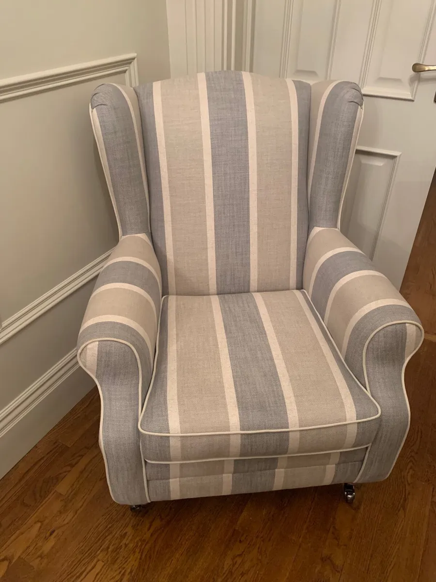 Regency stripe. Wing chair - Image 1