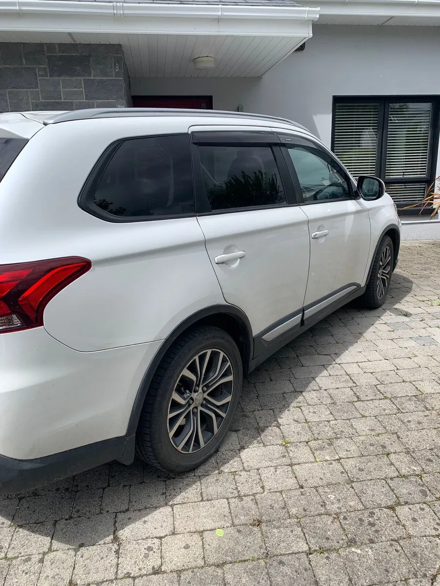 Mitsubishi Outlander - Image 2