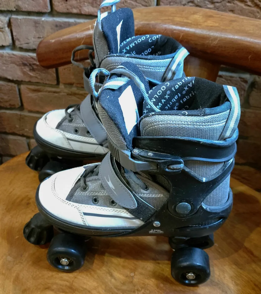 CRANE ROLLER SKATES. - Image 1