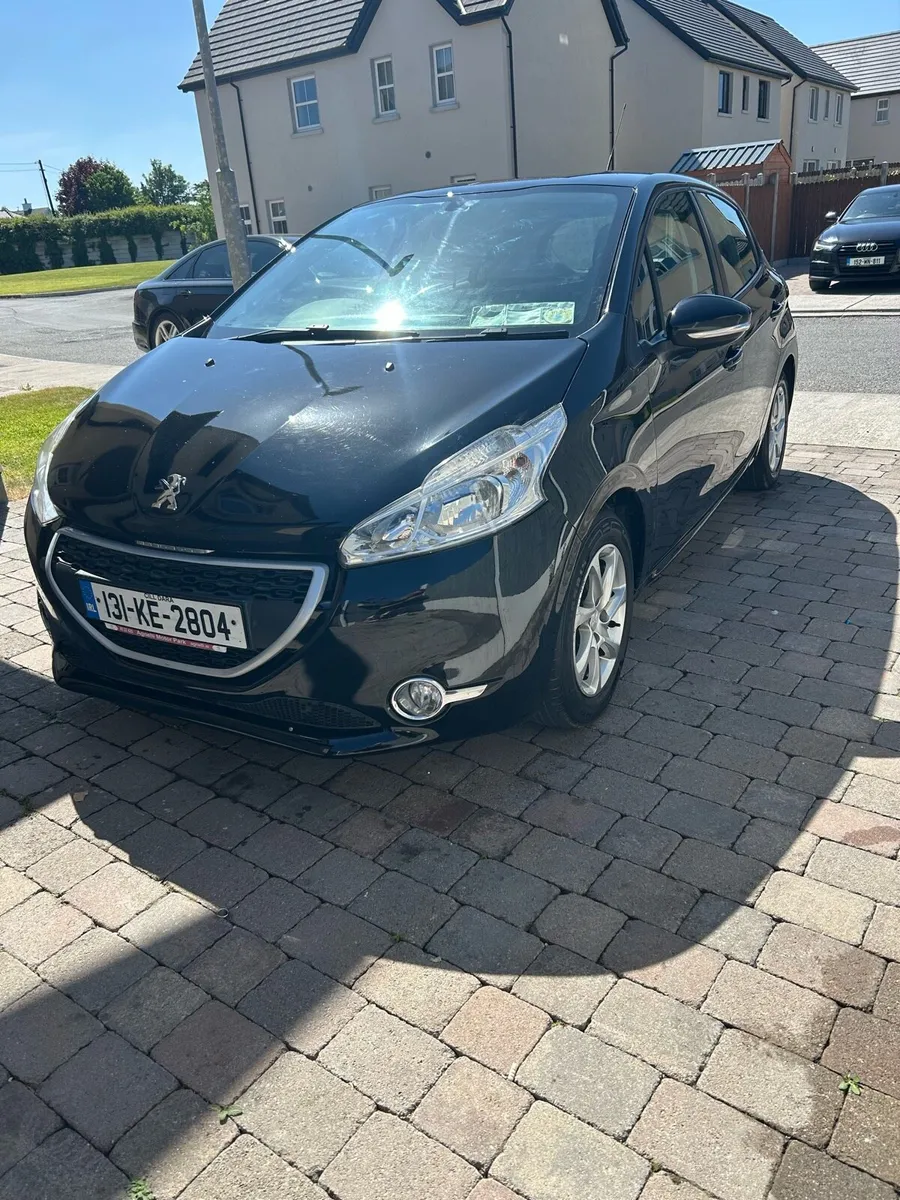 Peugeot 208 - Image 1